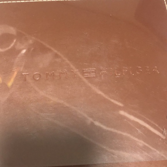 Brand New Tommy Hilfiger Reversible Leather a belt with Removable Buckle - NWT - Picture 4 of 5